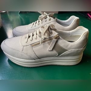 GEOX - Respira Leather platform sneaker Bone & Silver with gold zipper (size 41)